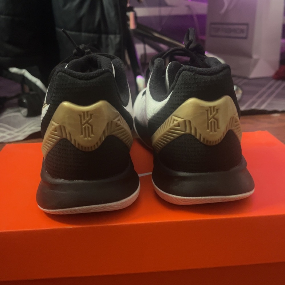 Nike Kyrie Flytrap 2 - image 2